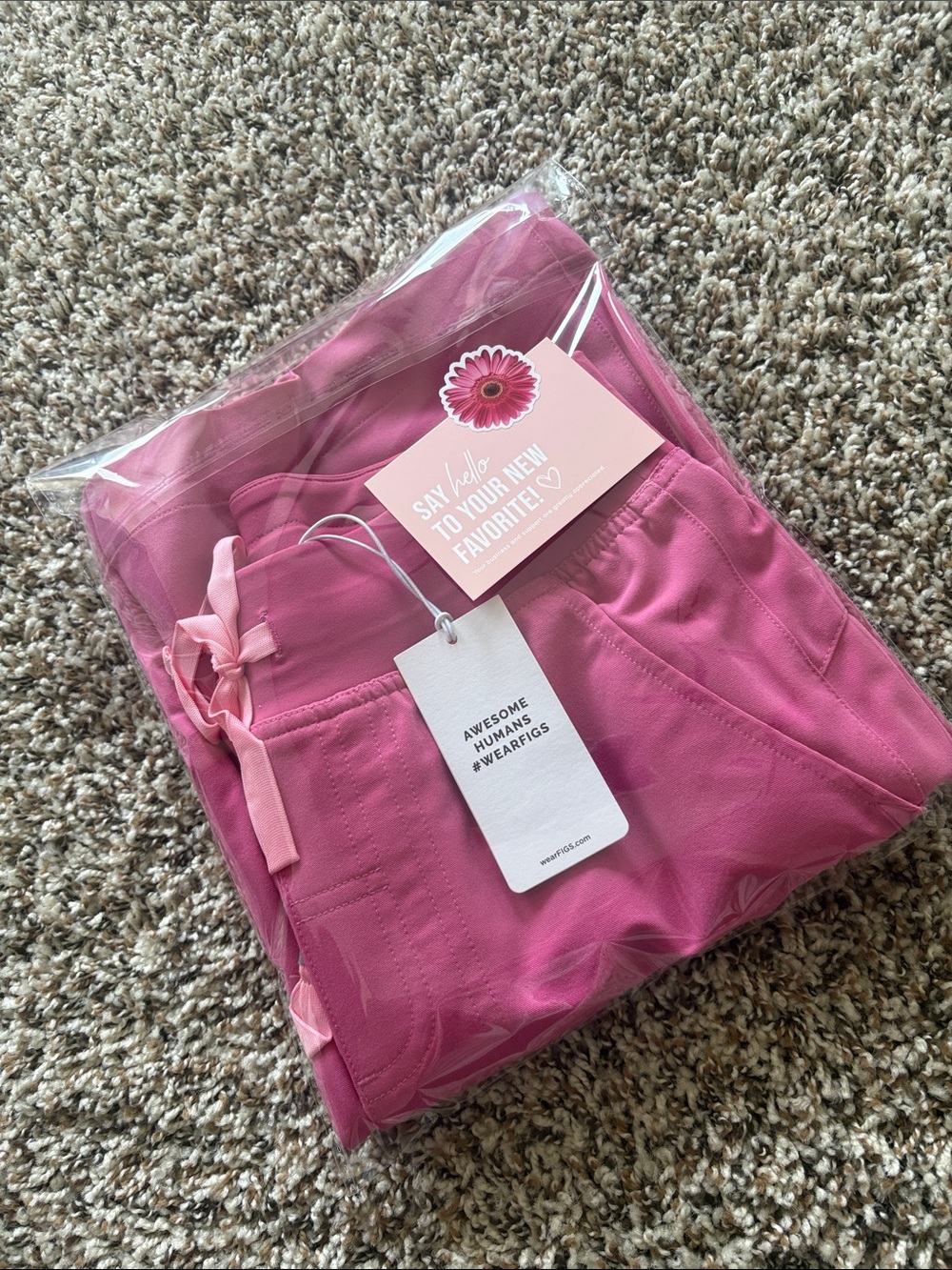 ✨NWT~FIGS Scrubs 😍🩷✨ - Picture 3 of 3